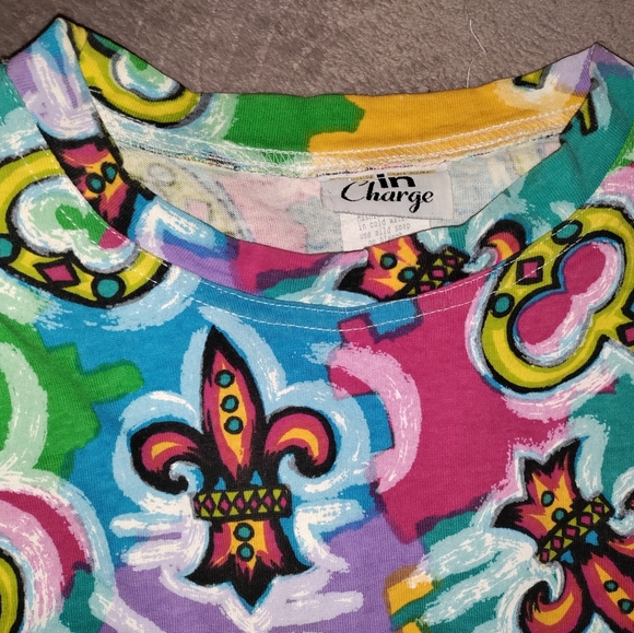 In Charge | VINTAGE MARDI GRAS SHORT SLEEVE T-SHIRT WITH SHOULDER PADS  ONE SIZE - Picture 3 of 15